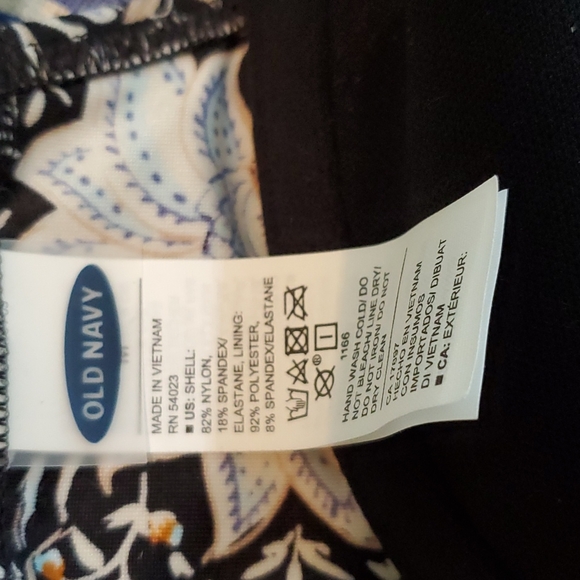 NWOT OLD NAVY UNDERWIRE BIKINI TOP. SIZE M - Picture 3 of 6